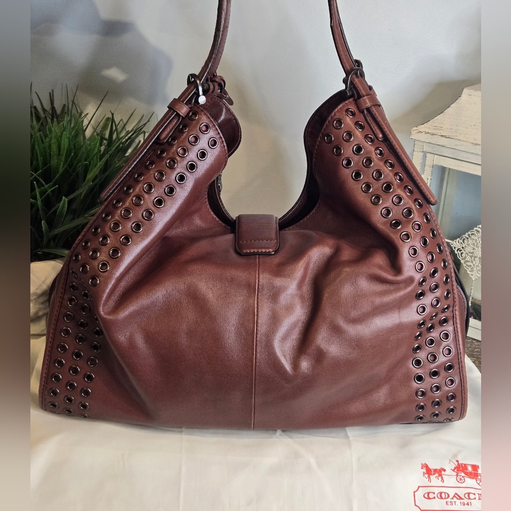 Coach Madison Grommet Large Carlyle Shoulder Bag - Picture 2 of 14